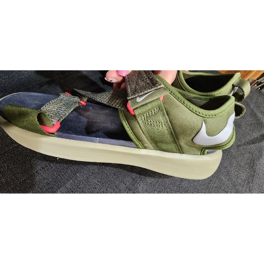 MEN`S‎ NIKE VISTA SANDAL NA SIZE 11  BOUROUGH Olive GREEN/GRAY EUC